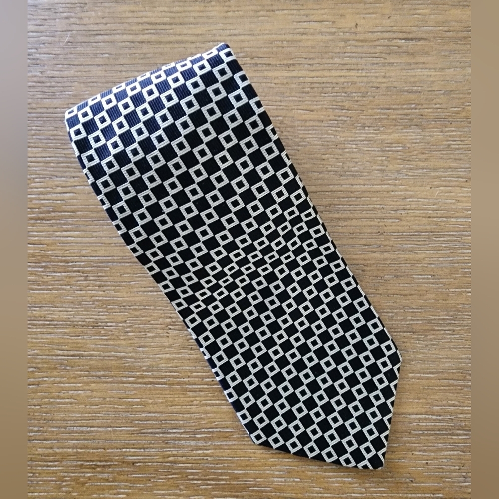 Tom James Black Gold 100% Classic Career Casual Wedding Silk Tie